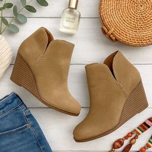 LUCKY BRAND Yimmie Suede Wedge Booties ❤️